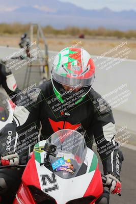 media/Mar-20-2023-Moto Forza (Mon) [[d0bbc59e78]]/Around the Pits/